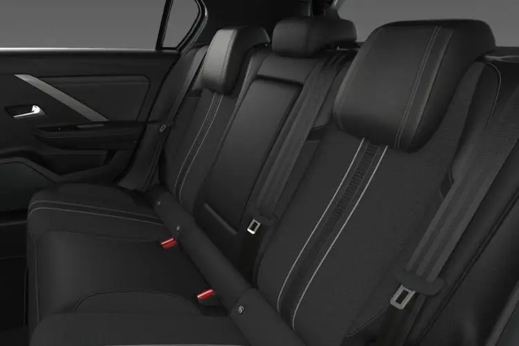 Vauxhall Astra Hatchback 54kWh 11kWCh Ultimate Auto close up