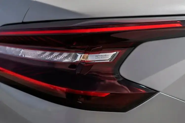 Citroen C4 X Saloon 1.2 Hybrid 136 Max e-DCS6 close up