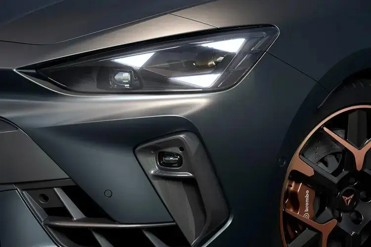 Cupra Leon Hatchback 1.5 e-HYBRID 272ps VZ2 DSG close up