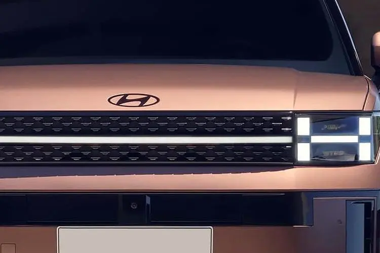 Hyundai Santa Fe Large SUV 1.6TGDi Hybrid 215 Premium Auto 4Drive close up