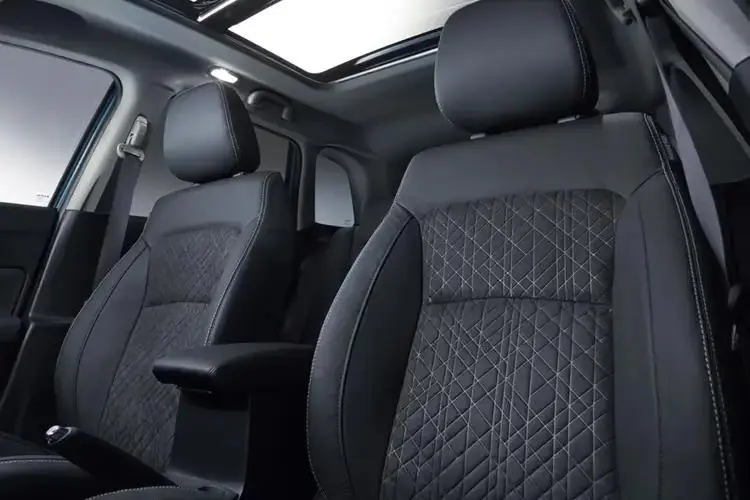 Suzuki Vitara Large SUV 1.4 Boosterjet Mhev Motion close up