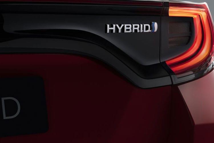 Toyota Yaris Hatchback 1.5 Hybrid Design CVT close up