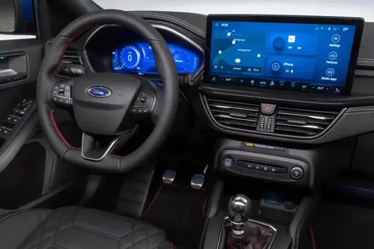 Ford Focus Hatchback 1.0 EcoBoost mHEV 125 Titanium interior view