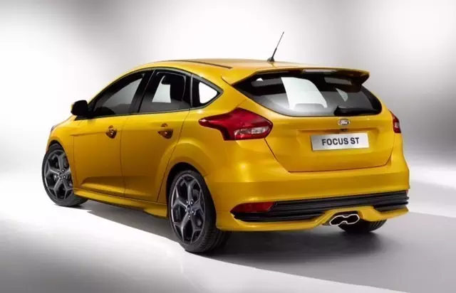 yellow ford focus st exterior