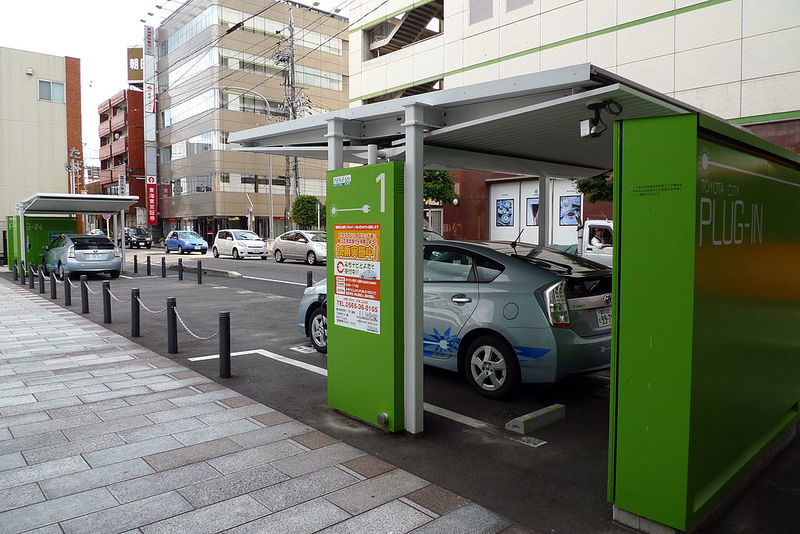 Toyota_Prius_Plug-in_Hybrid__charing_stations___cc_Dean_Wormald_