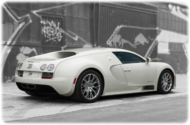 The_very_last_Bugatti_Veyron_Super_Sport_will_go_under_the_hammer_rear_side