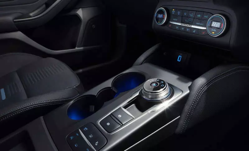 Focus Active Automatic Interior With Shifting Dial