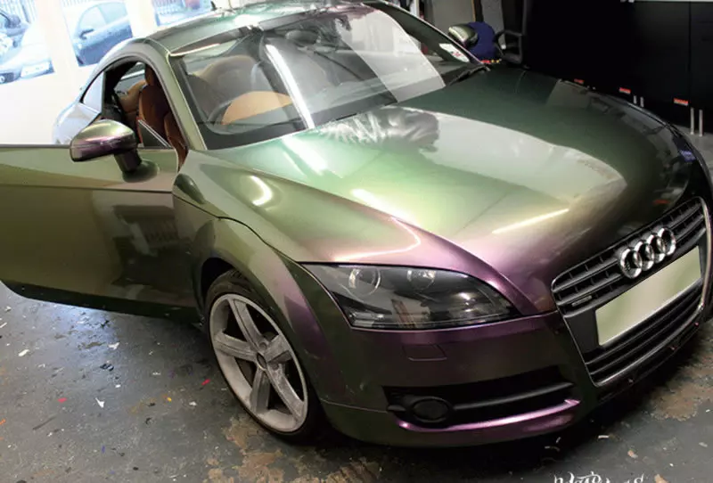 Car with pearlescent paint finsih