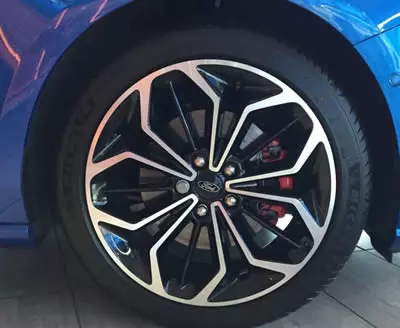 2020 Ford Focus ST-Line X alloy wheel close up