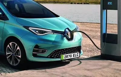 Nissan Leaf with green flash plate