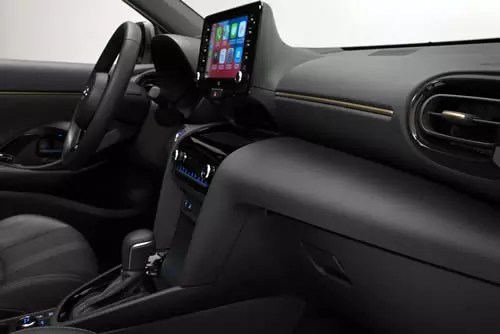 2021 new Toyota Yaris Cross Dynamic interior image