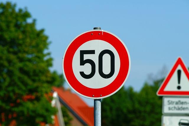 Image of a 50 mph road sign