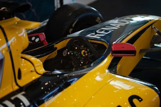 Image of a Renault F1 Car