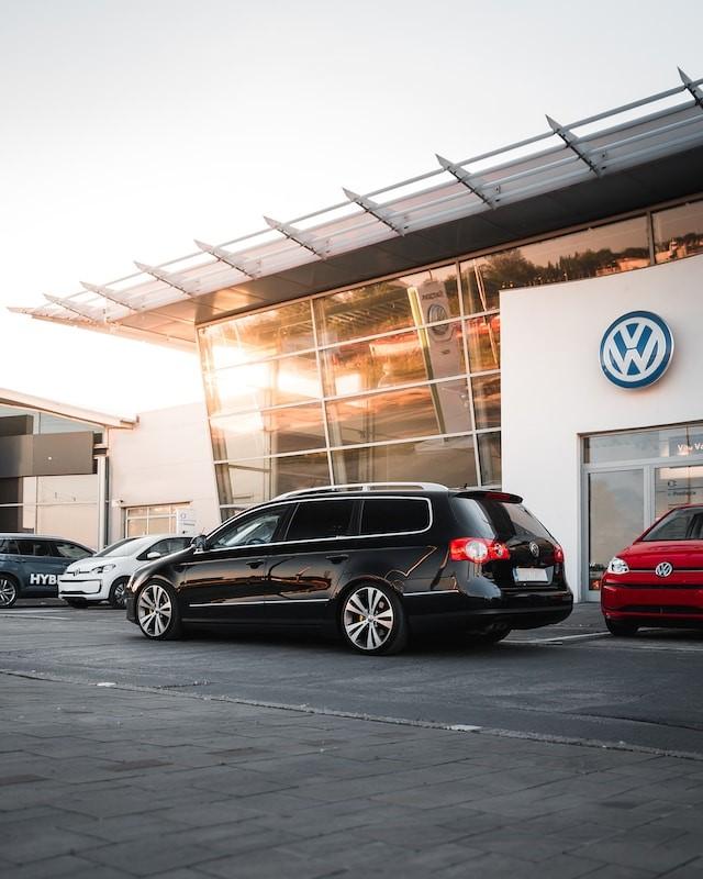 Image of a Volkswagen Passat Estate outside a dealer