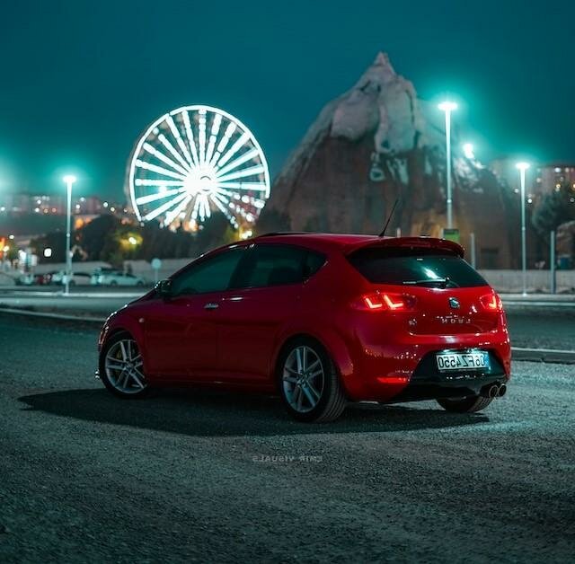 Image of a Red SEAT Leon 2023