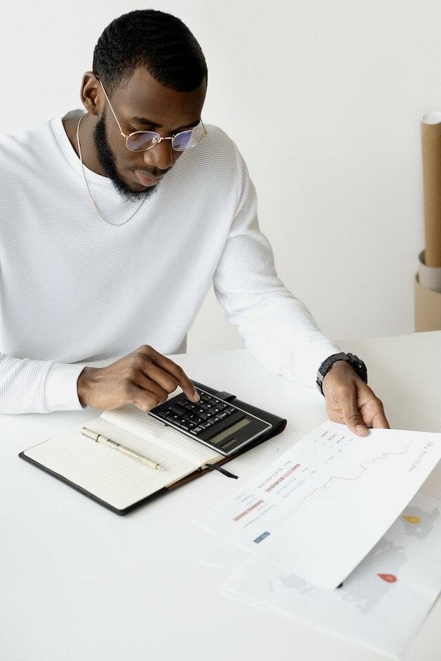 Image of a New Car Buyer calculating his New Car Tax 2023