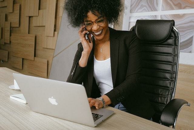 Image of a Customer Service Centre Lady