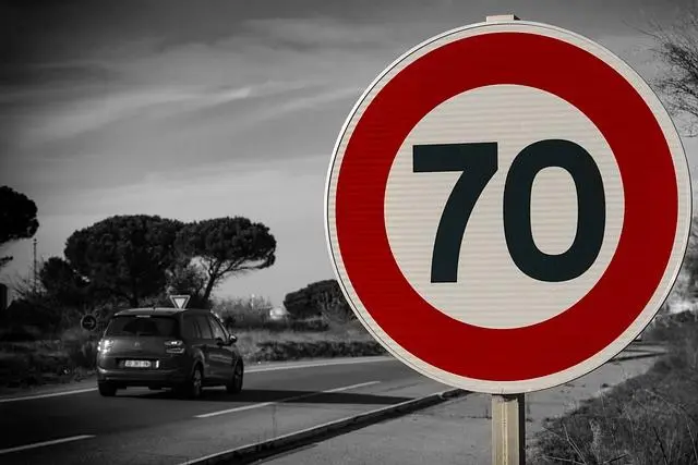 Image of a 70 MPH Road Sign