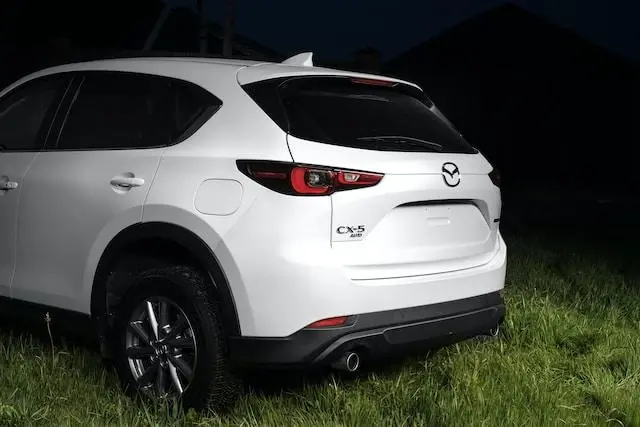 Image of a White Mazda CX-5 Side View