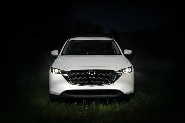 Image of a White Mazda CX-5 Car