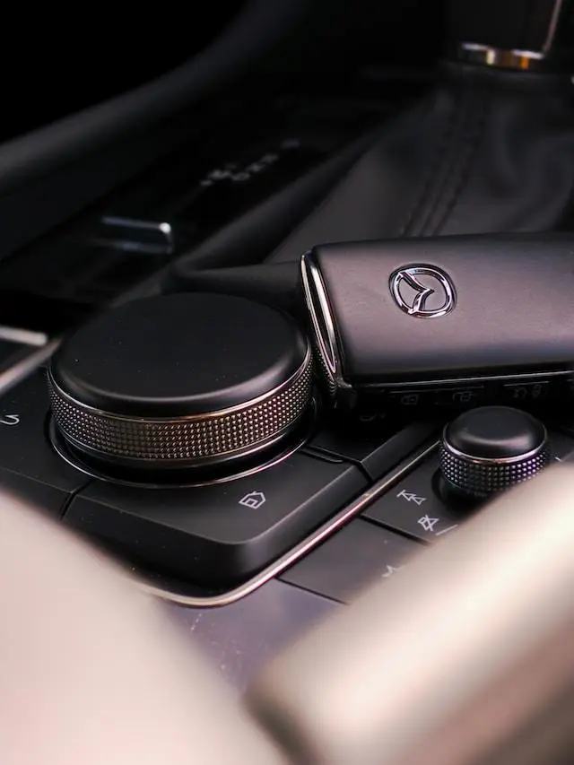 Image of a Mazda Key & Interior