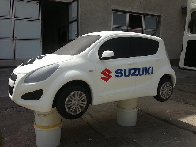 Image of the Suzuki Logo on a Car