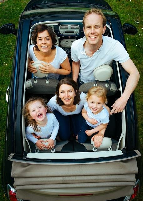 Family in a Car (www.uk-car-discount.co.uk)