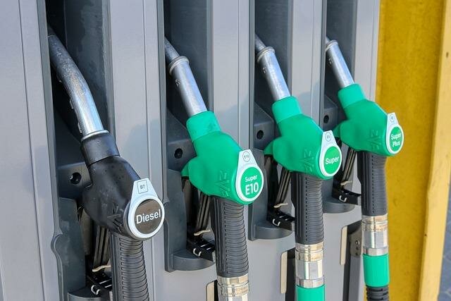 Fuel Pump - Petrol Station (www.uk-car-discount.co.uk)